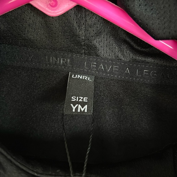 Youth medium UNRL black crossover hoodie II
New w tags - Picture 3 of 4